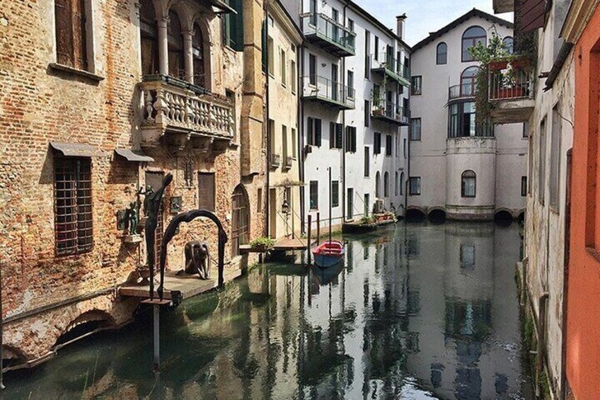 Small Group Walking Tour of Historic Shops in Padua