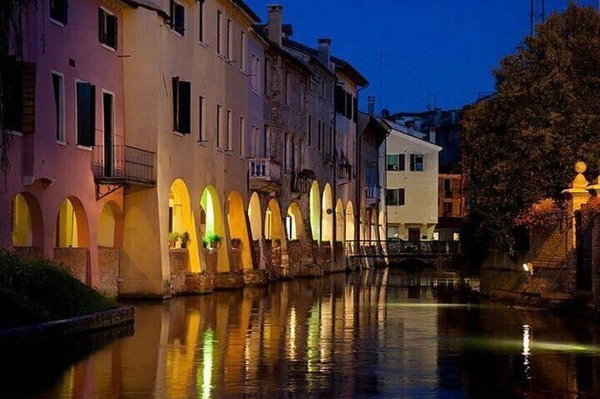 Small Group Walking Tour of Historic Shops in Padua