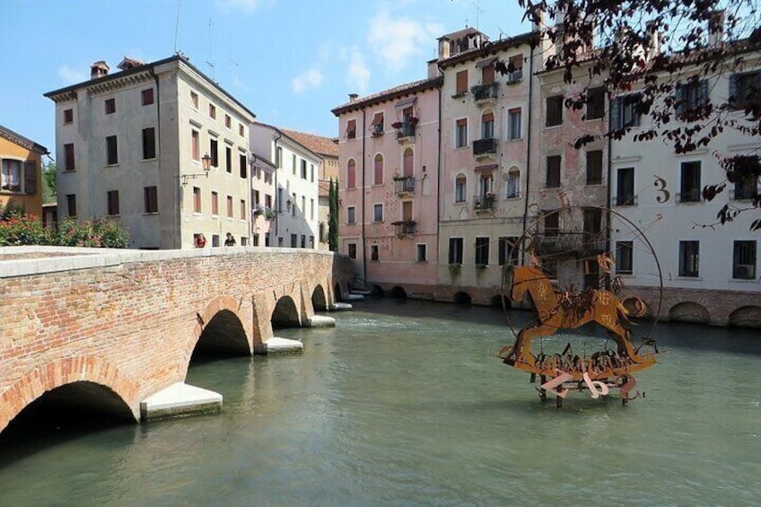 Small Group Walking Tour of Historic Shops in Padua