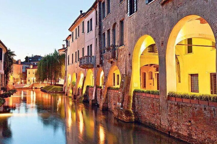 Small Group Walking Tour of Historic Shops in Padua