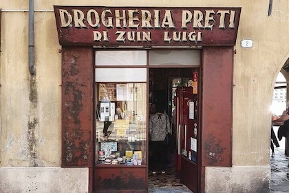 Small Group Walking Tour of Historic Shops in Padua