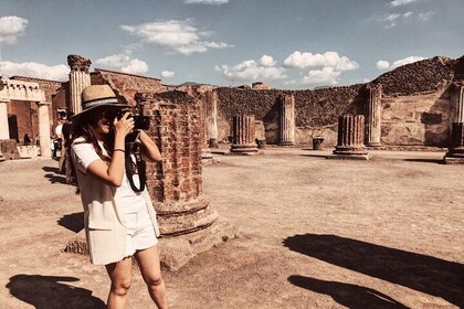 Pompeii Private Tour with an Archaeologist and Skip The Line