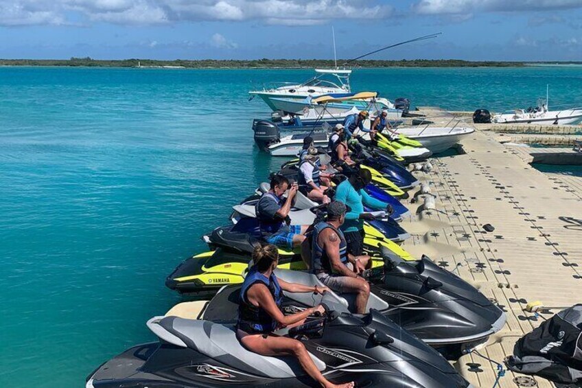 Jet Skiing around La famille ship and smaller pristine cays