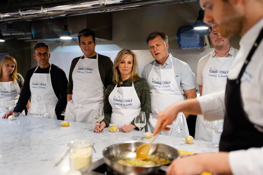 Milan: Pasta & Risotto Cooking Class and Market Food Tour