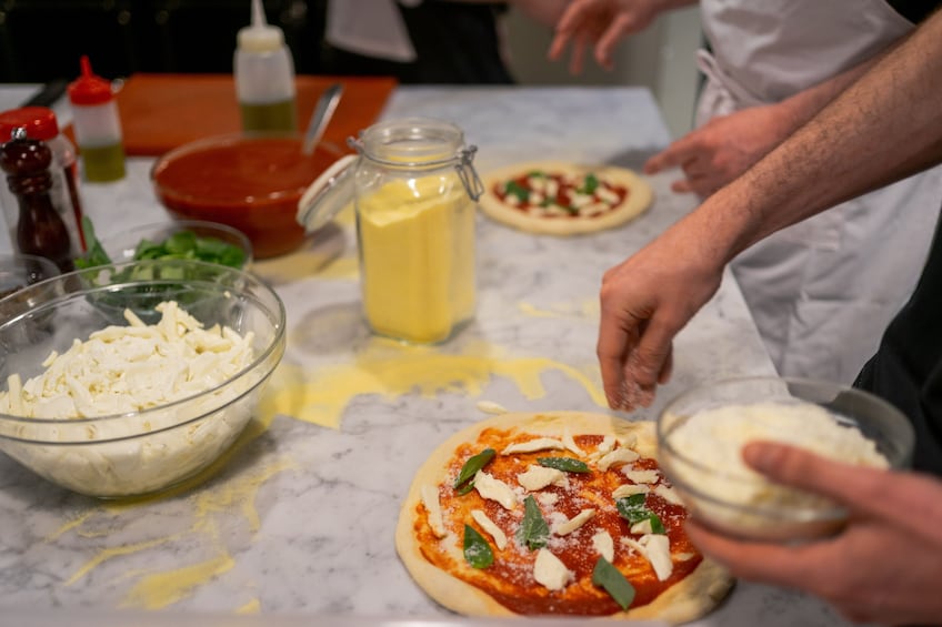 Milan: Gelato and Pizza making class