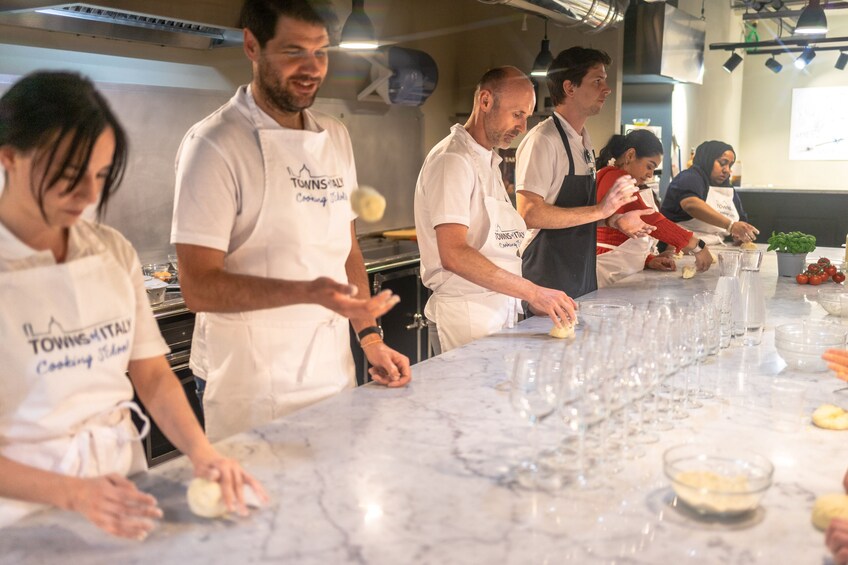 Milan: Gelato and Pizza making class 