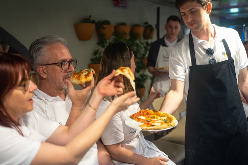 Milan: Gelato and Pizza making class 