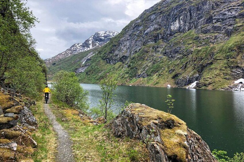 Spectacular e-bike trip to the mountainpass over Flo