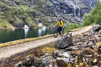 Spectacular e-bike trip to the mountainpass over Flo