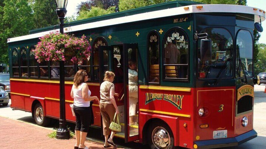 Newport Trolley Tour with Marble House - Viking Tours