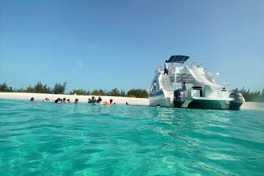 Private 4-Hour Catamaran Tour in Turks and Caicos