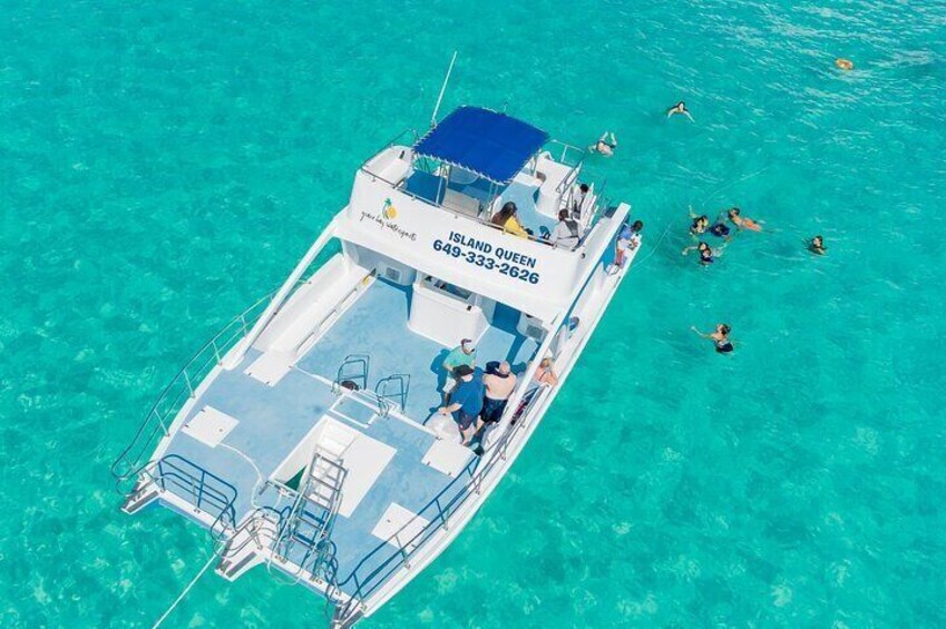 Private 4-Hour Catamaran Tour in Turks and Caicos