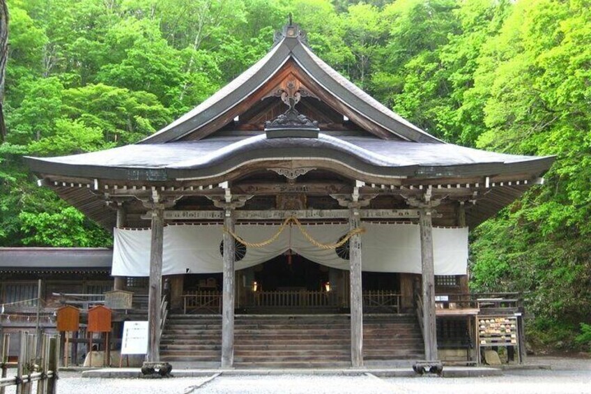 You'll visit a couple of the most important shrines before continuing onto the Togakushi Ninja Museum.