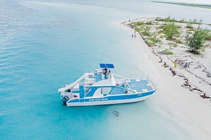 Private 7-Hour Catamaran Tour in Turks and Caicos