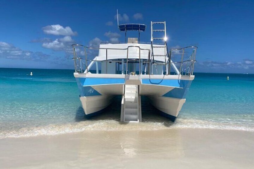 Private 7-Hour Catamaran Tour in Turks and Caicos