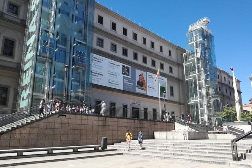 Visita privada en el Museo Reina Sofía con Entrada y Guía