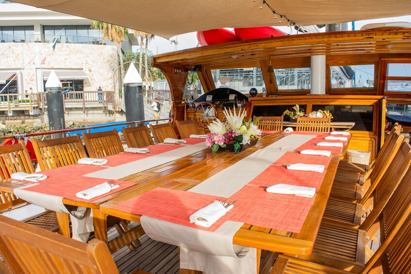 Luxury Yacht & Sunset Dinner Cruise