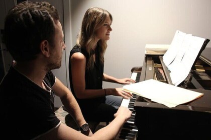 Private 1-hour Piano Class with Trained Pianist in Hollywood