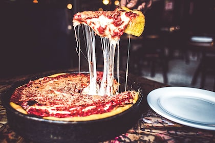 Yksityinen, itseopastettu Deep Dish Pizza Foodie Tour -retki