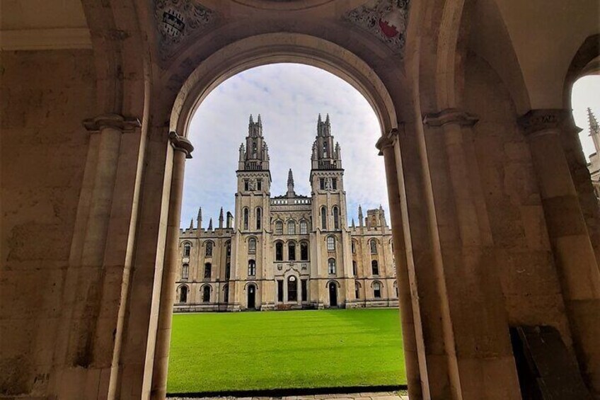 90 Minute Private Guided Walking Tour in Oxford 