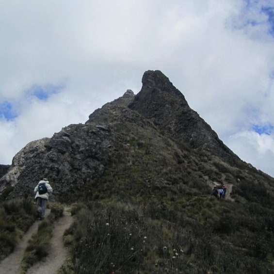 Private Half-Day Cable Car and Horseback Tour Above Quito