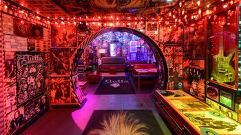 Hell's Kitchen Pub Crawl with Drinks