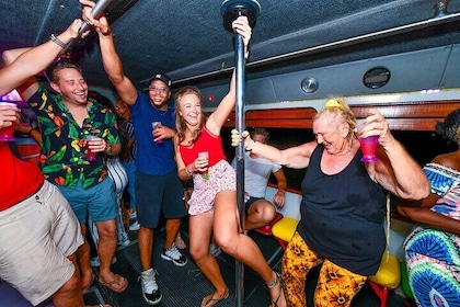 Tour nocturno de bares con DJ y baile en Party Bus en Aruba