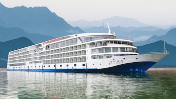4-Day Yangtze River Cruise from Chongqing Aboard Century Legend