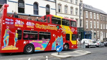 Shore Excursion: Londonderry Hop-On Hop-Off Bus Tour