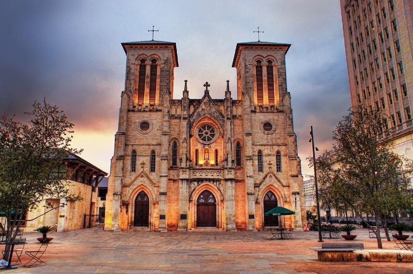 Historic City Morning Tour: HemisFair Park to Market Square