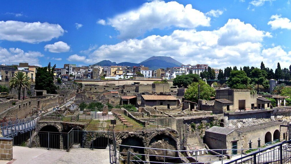 Apri foto 1 di 5. Aerial view of Herculaneum with Mt Vesuvius show in the distance.