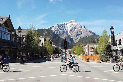 Explorador de bicicletas eléctricas guiado por el sitio de Banff Townsite d...