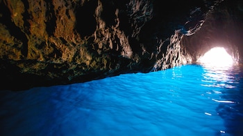 Tour im Schnellboot zur Blauen Grotte sowie nach Vis und Hvar Tour im Schnellboot zur Blauen Grotte sowie nach Vis und Hvar