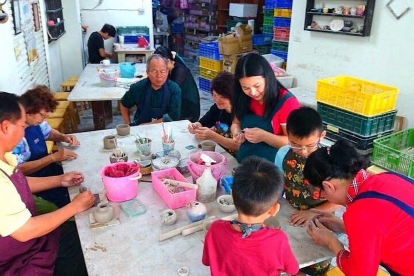 N111 New Three Gorges Old Street Yingge Ceramics Hand Dirty DIY Day Tour (10h)