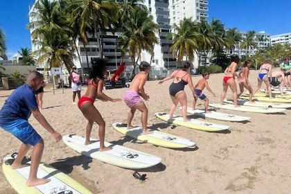 プエルトリコ、カロライナ：初心者向けのサーフィン レッスン