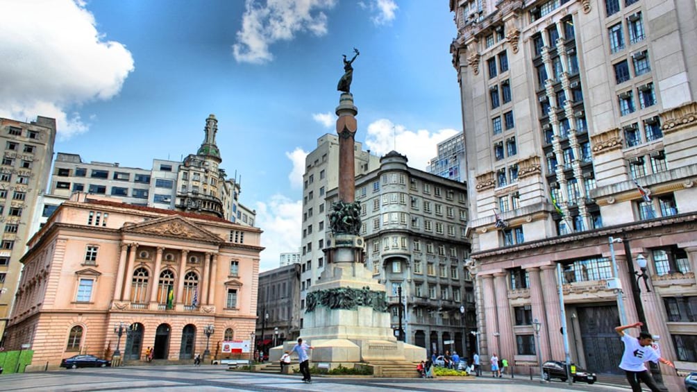 Carregar foto 4 de 5. a city monument in Brazil