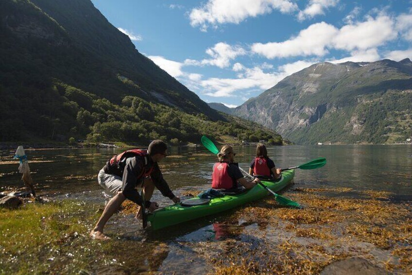 2-Hour Guided Kayak Experience in Geiranger