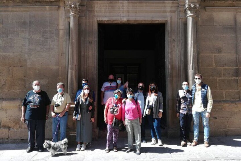 Úbeda, before the guided tour enters the Vela de los Cobos Palace