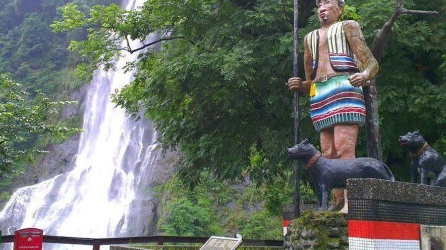 N109 Wulai Old Street Wulai Hot Spring Wulai Waterfall Bitan Scenic Area Day Tour
