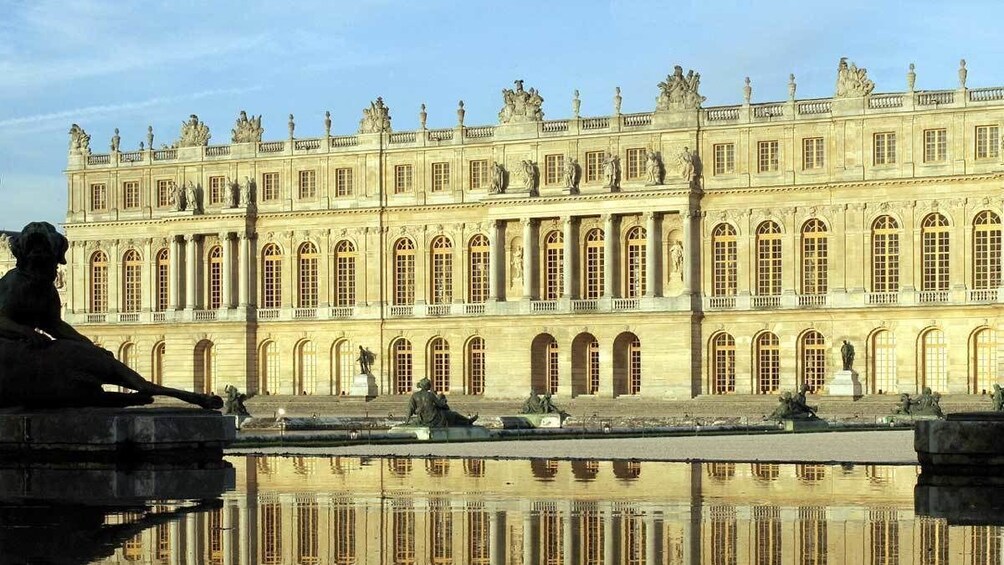 Paris to Palace of Versailles Roundtrip Shuttle Transfer