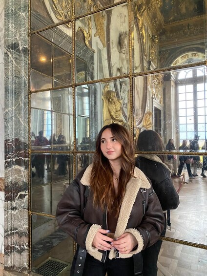 Paris to Palace of Versailles Roundtrip Shuttle Transfer