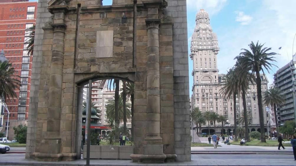 Day view of the city on the Montevideo City Tour