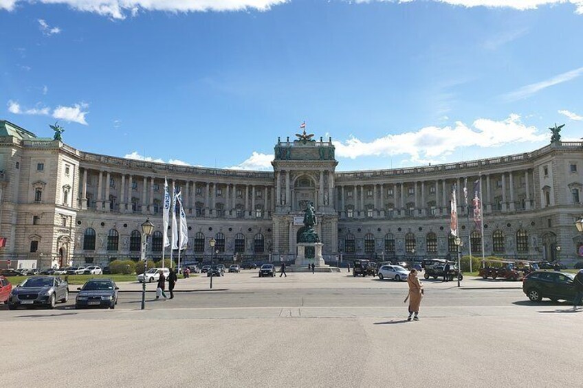 The heroes' square