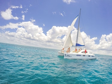 Luxury Sailing Experience to Isla Mujeres with Open Bar