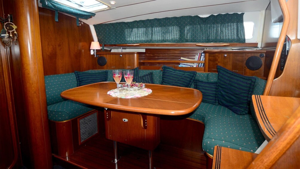 Apri foto 3 di 5. Interior of a boat Sailing on Biscayne Bay