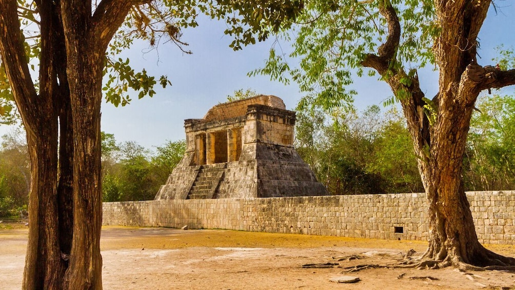Skip-the-Line Chichén-Itzá and Cenote Full-Day with Lunch
