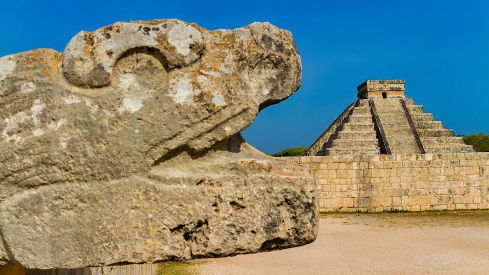 Skip-the-Line Chichén-Itzá and Cenote Full-Day with Lunch
