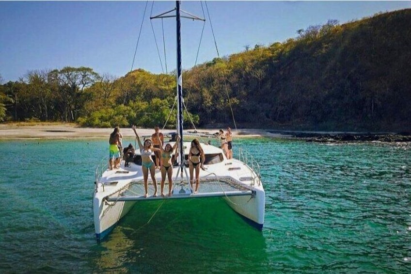 8-hour all-inclusive catamaran sailing tour from Tamarindo