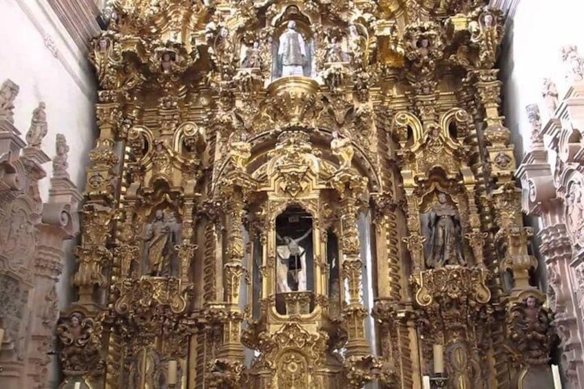 Altarpiece inside the San Cayetano Temple