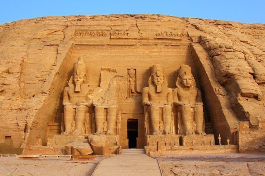 Sharing tour to Abu simbel tempels from Aswan 